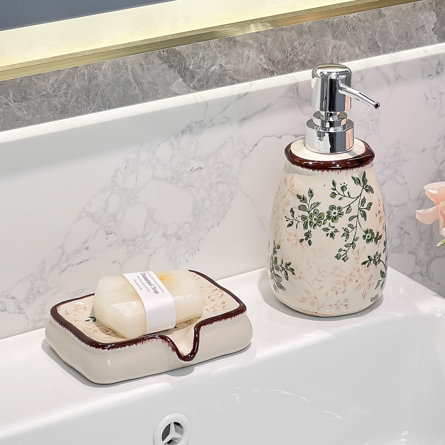 موزع صابون سيراميك عصري بتصميم - مراجعة Zara Home Bathroom وسعره